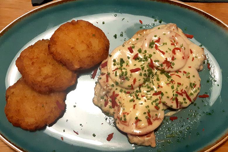 Überbackenes Pouletfilet mit Rösti