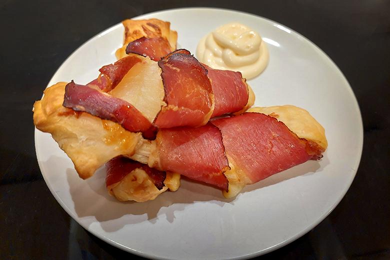 Speck-Käse-Stangen