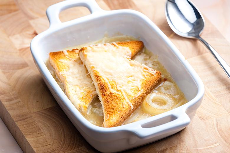 Käsetoast-Ecken als Suppeneinlage