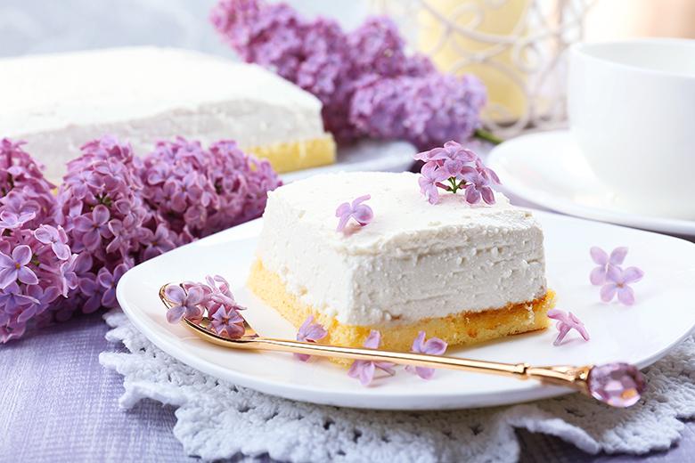 Frühlingshafter Fliederkuchen