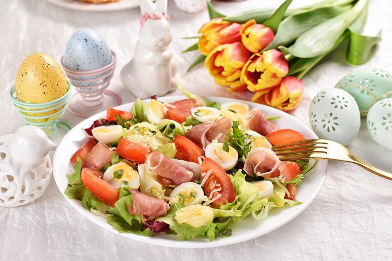 Salatteller mit Wachteleiern