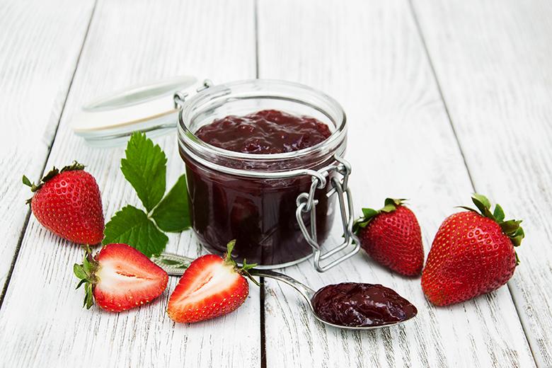 Erdbeerkonfitüre mit Waldmeister