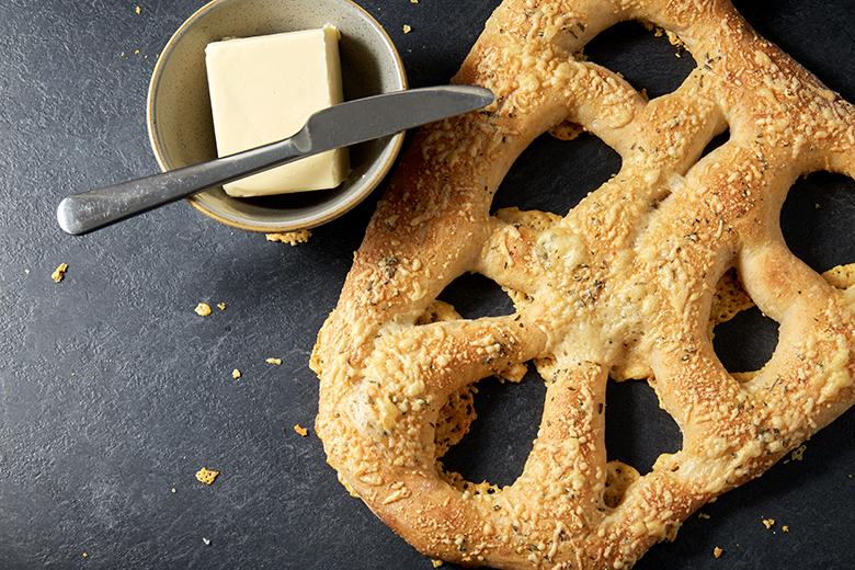 Französische Fougasse mit Käse