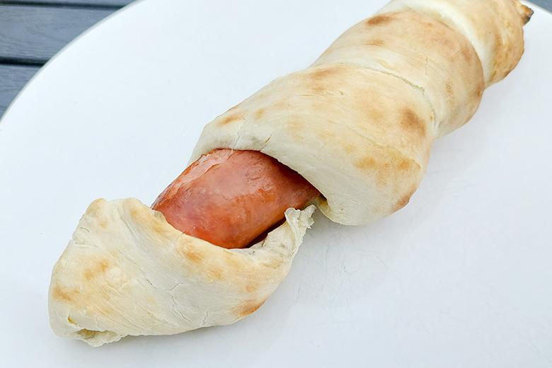 Wurst im Stockbrot