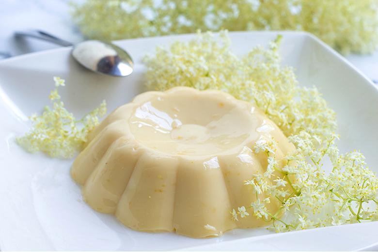 Holunderblüten-Pudding