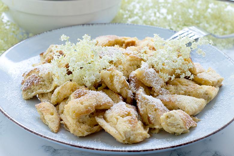 Holunderblüten-Kaiserschmarrn