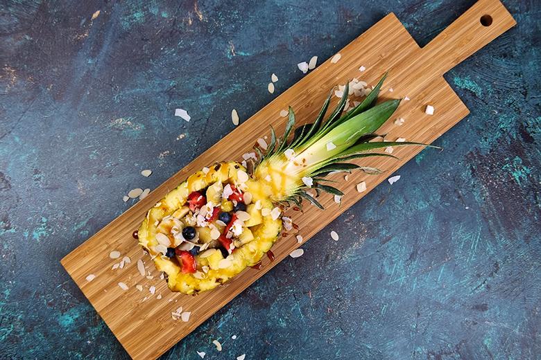 Obstsalat in Ananas