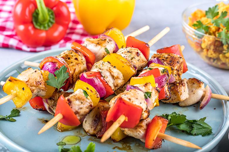 Bunte Grillspiesse