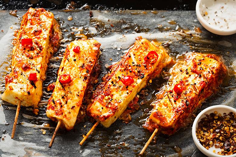 Scharfe Halloumi-Grillspiesse