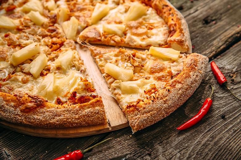 Pizza Hawaii mit Pouletfleisch