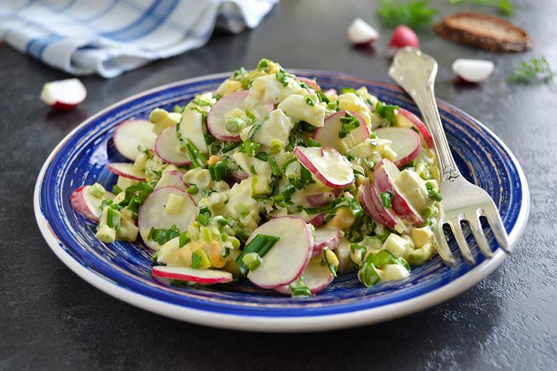 Frühlingssalat mit Bärlauch und Radieschen