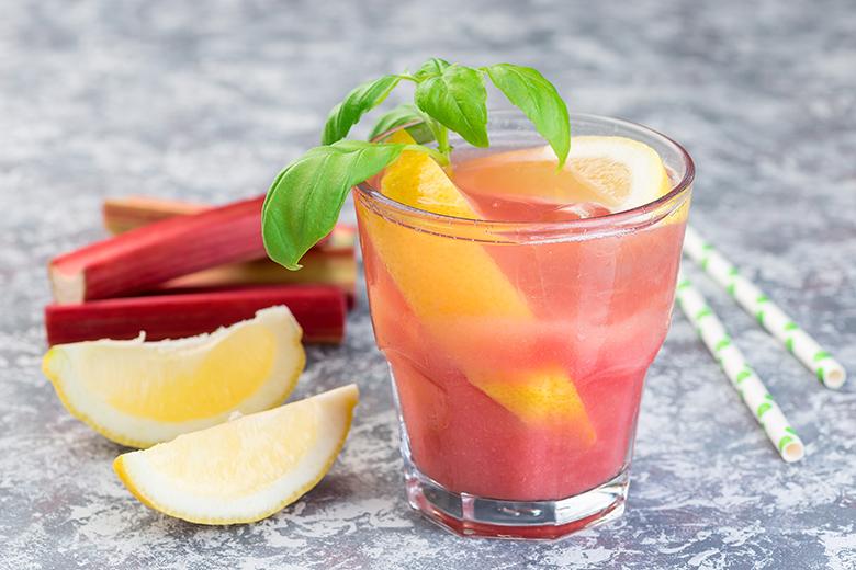 Erfrischende Rhabarberlimonade