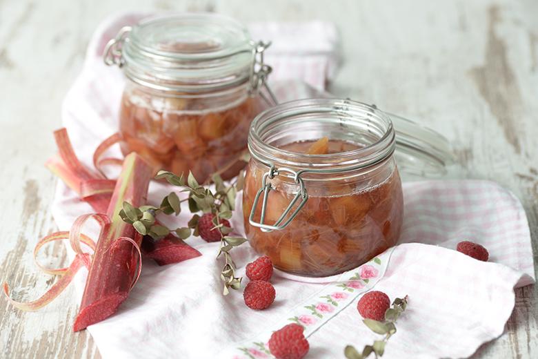 Rhabarberkompott mit Himbeeren