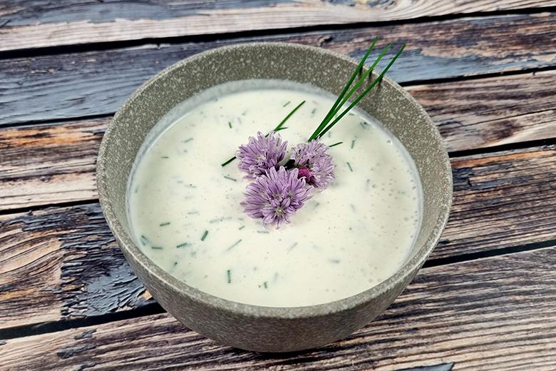 Schnittlauch-Buttermilchsuppe