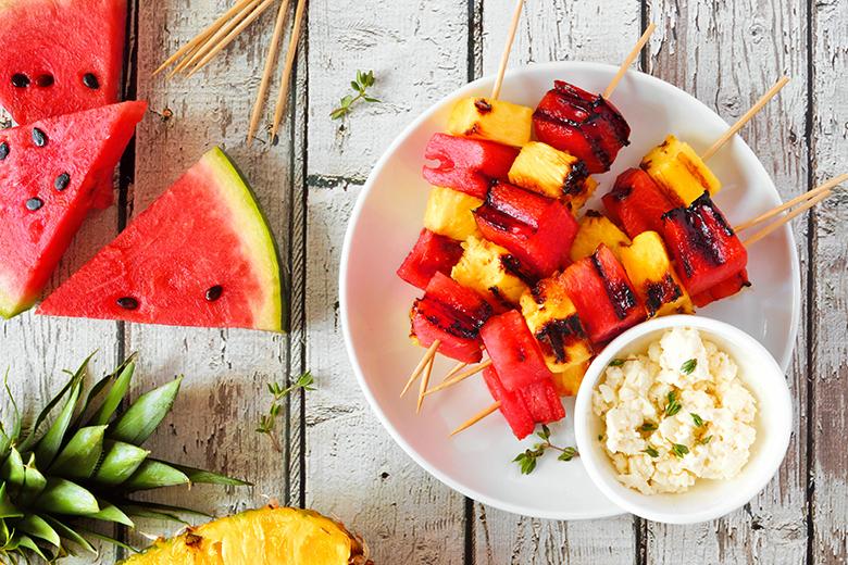 Grillierte Melonen-Ananas-Spiessli