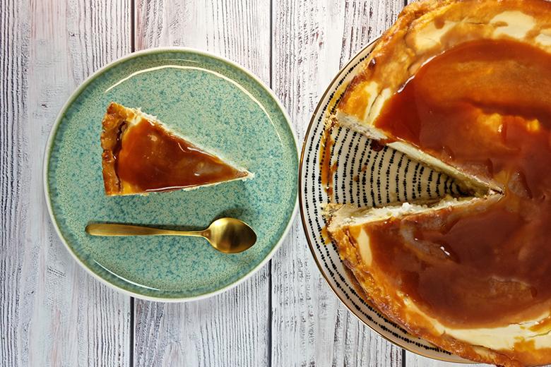 Apfel-Cheesecake mit Salzkaramell