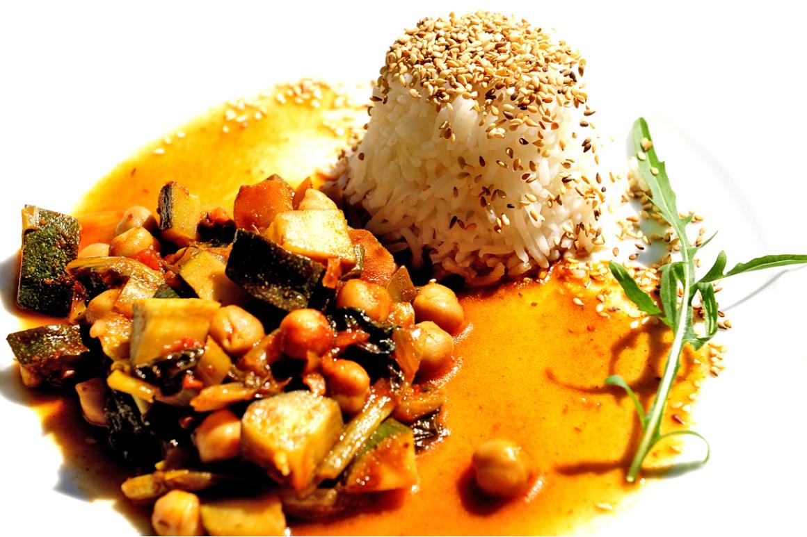 Orientalischer Gemüse-Mix mit Basmatireis und Sesam