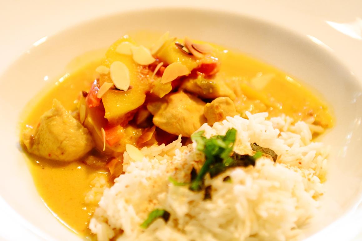 Pouletcurry mit Orangen und Kokosmilch