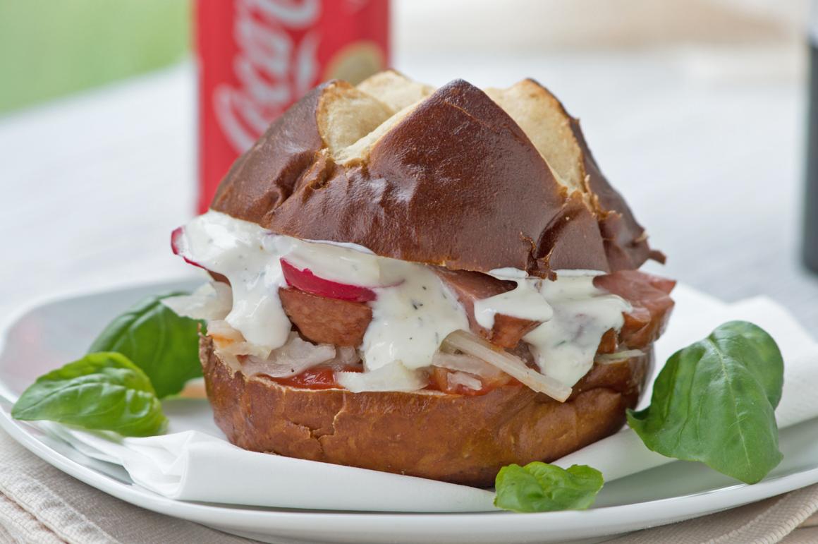 Fleischkäse-Laugenbrötchen