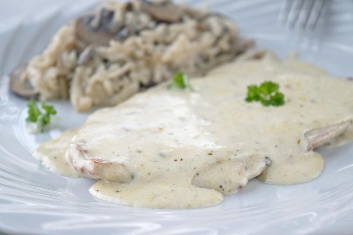 Marinierte Schweineschnitzel an Rahmsauce