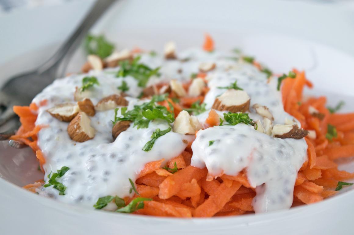 Chia Rüeblisalat im Glas