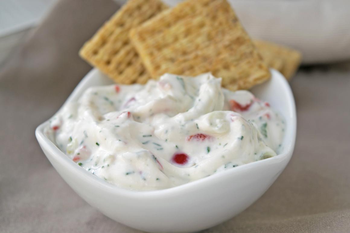 Frischkäse mit Dill und Peperoni