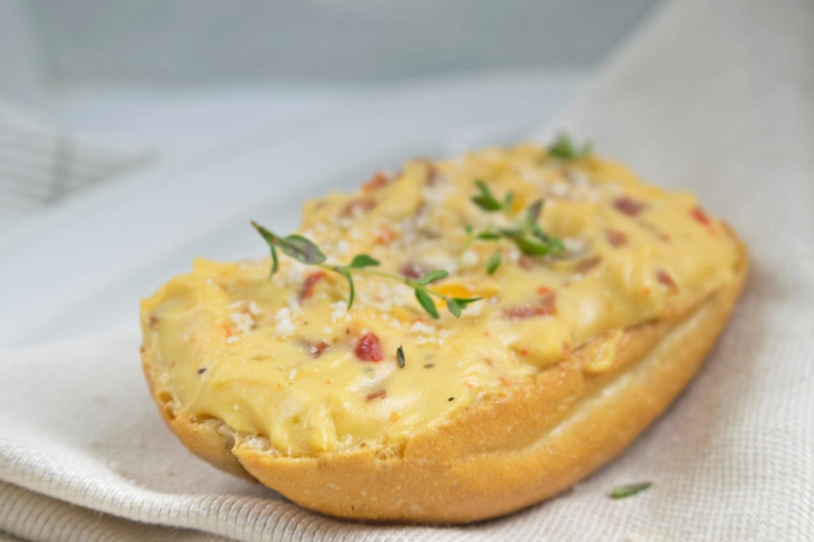 Pizzabrötchen mit Aufstrich