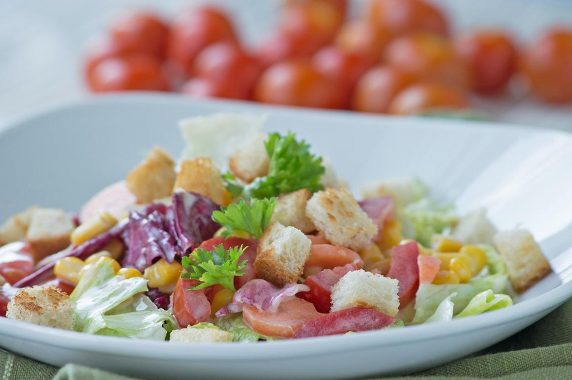 Gemischter Salat mit Croutons