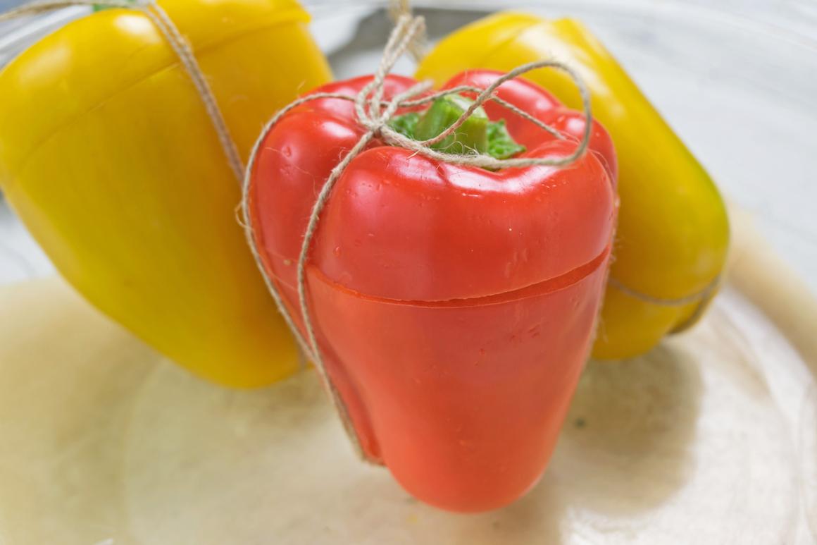 Gefüllte Peperoni mit Tomatenrahmsauce