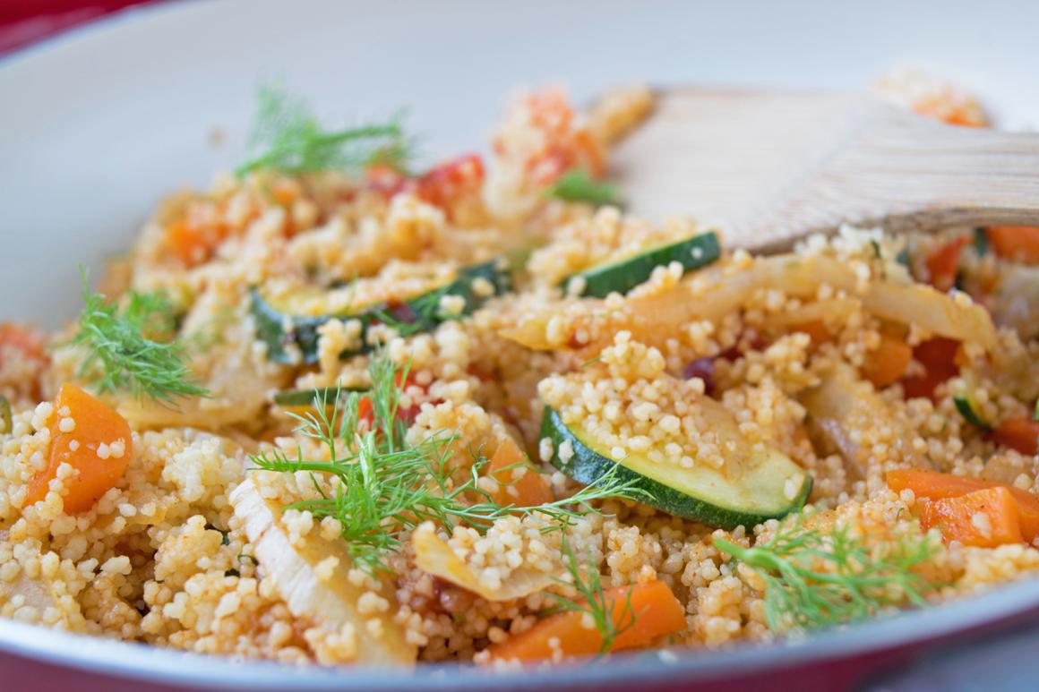 Couscous auf Harissa-Gemüse
