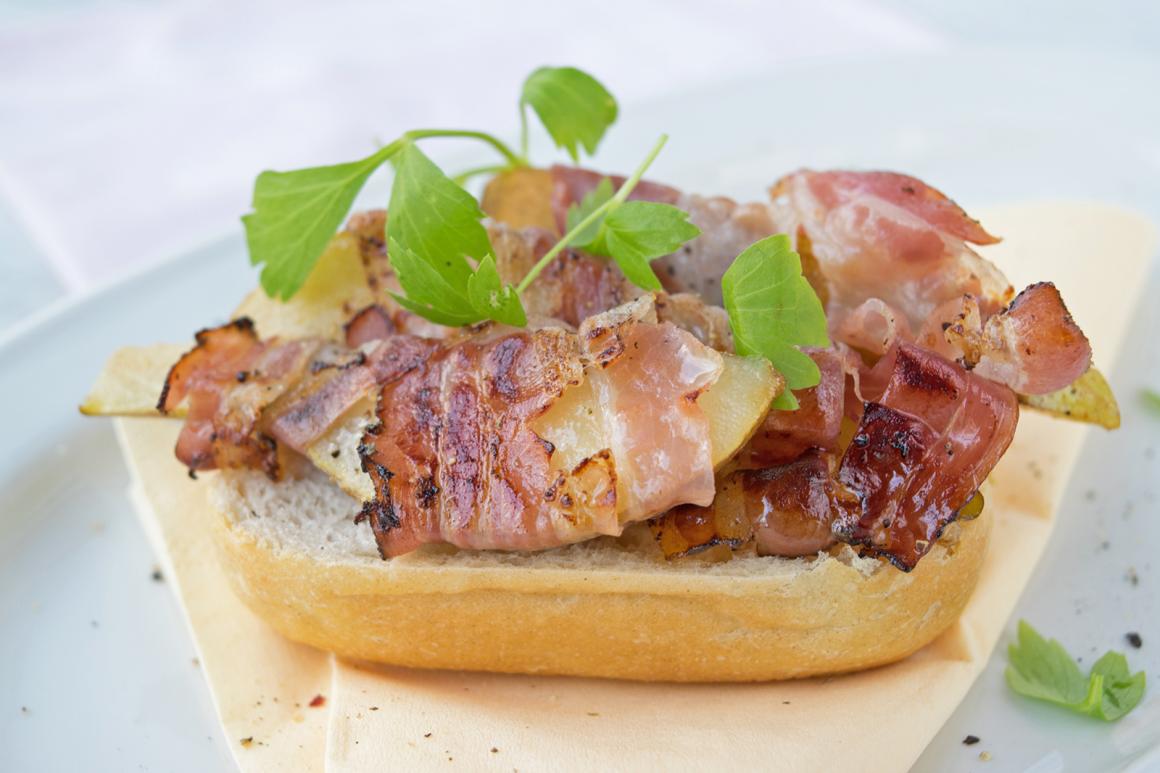 Mit Speck umwickelte Birnen