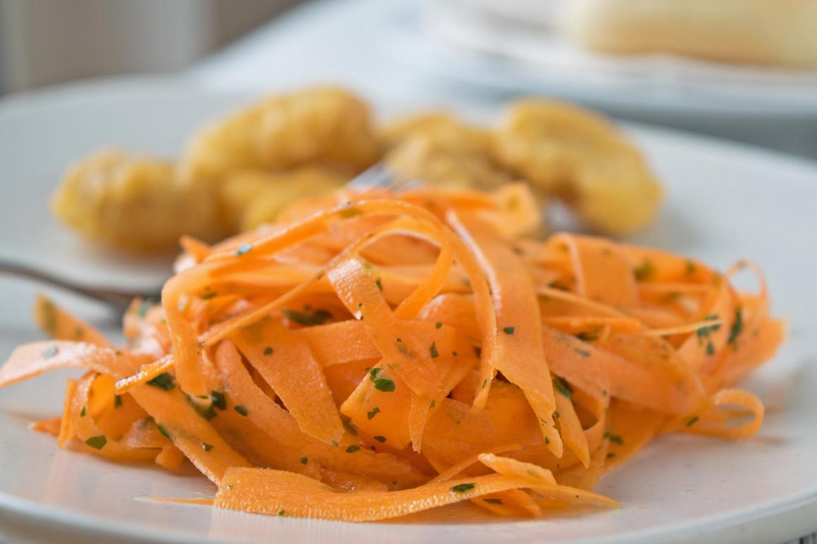 Einfacher Rüeblisalat