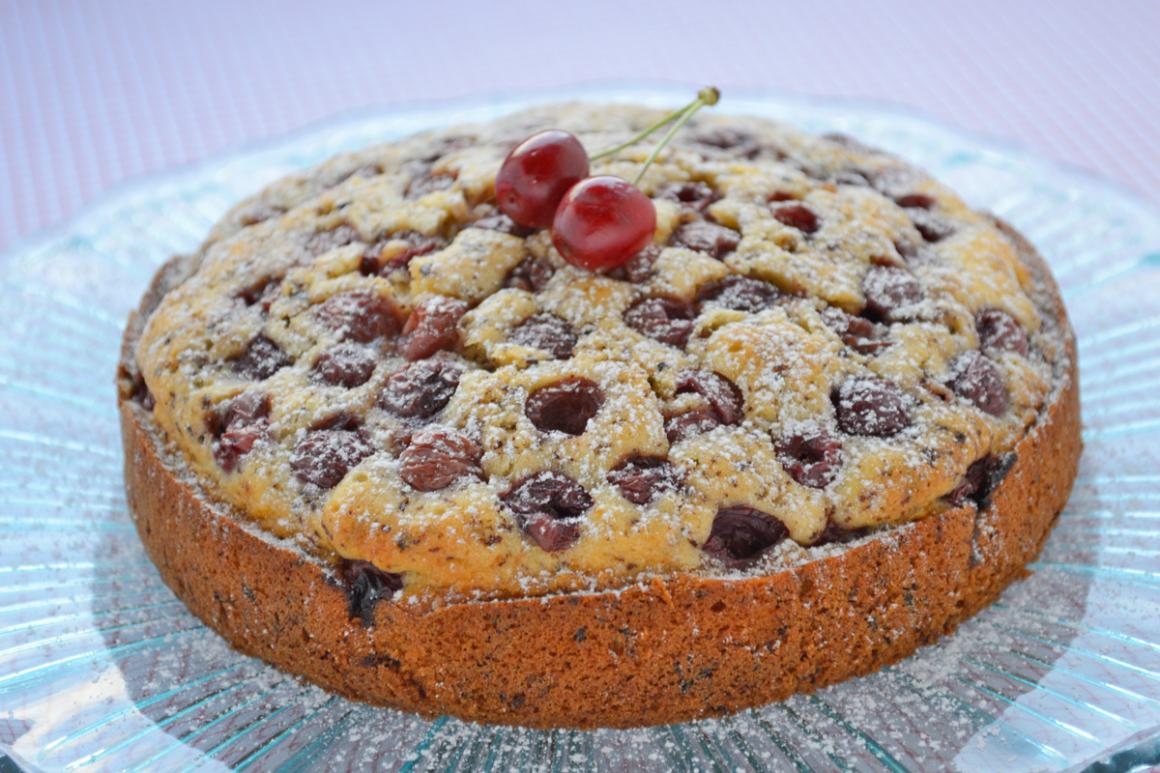 Chriesi-Kuchen mit Mandeln