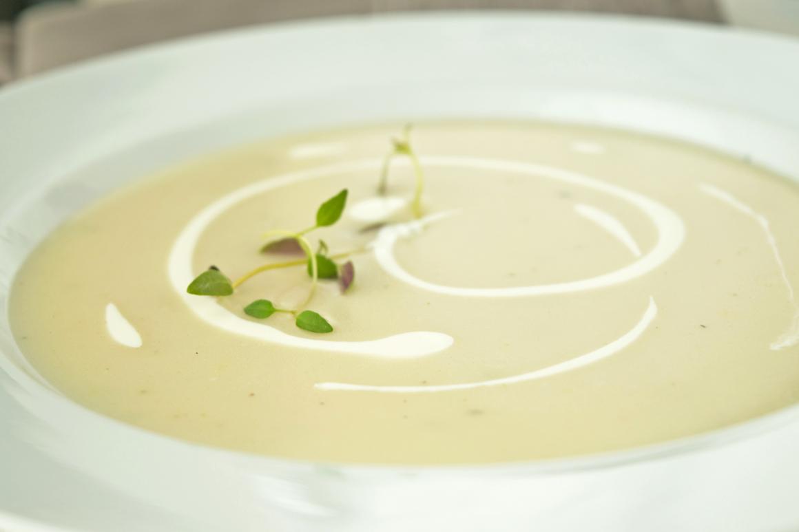 Zitronen-Cremesuppe