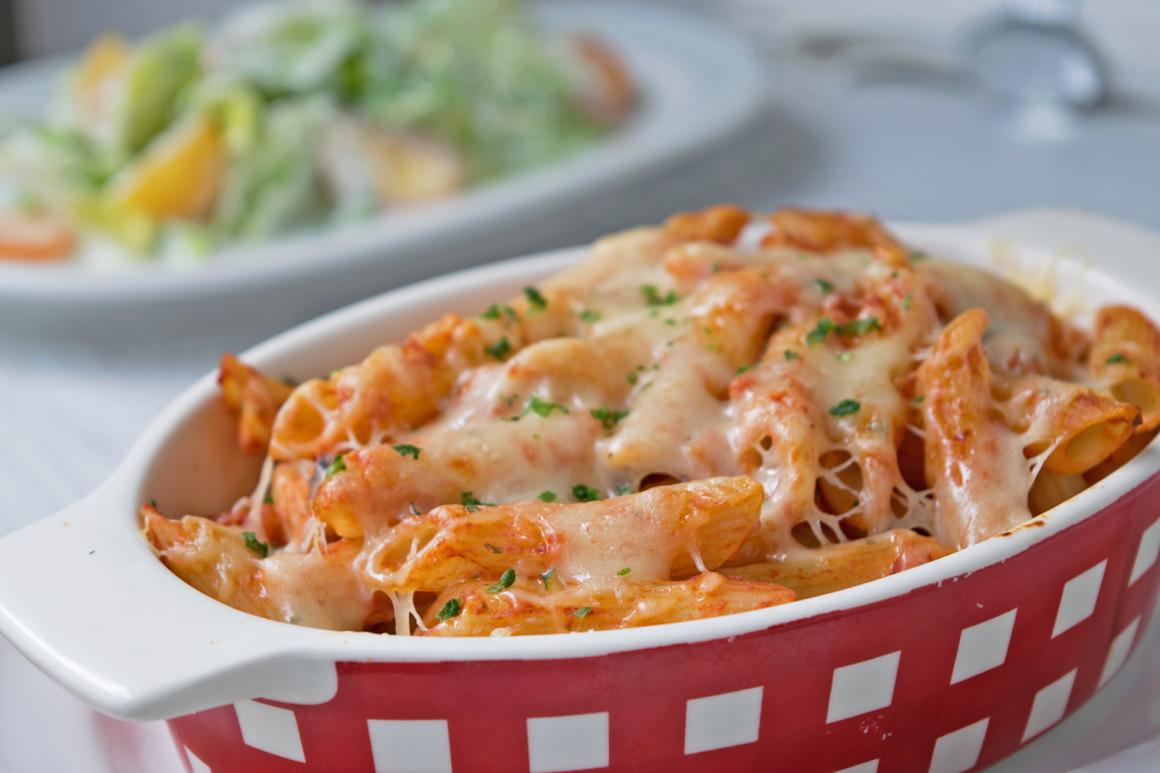 Pepperoni-Zucchetti Nudelgratin