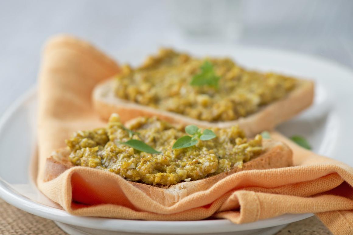 Pesto aus Brunnenkresse und Haselnüssen - Rezept