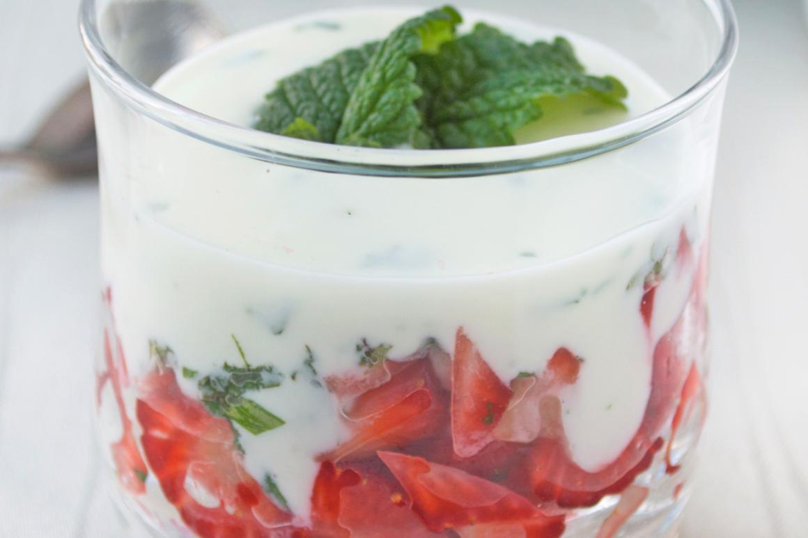 Erdbeeren-Minze-Dessert
