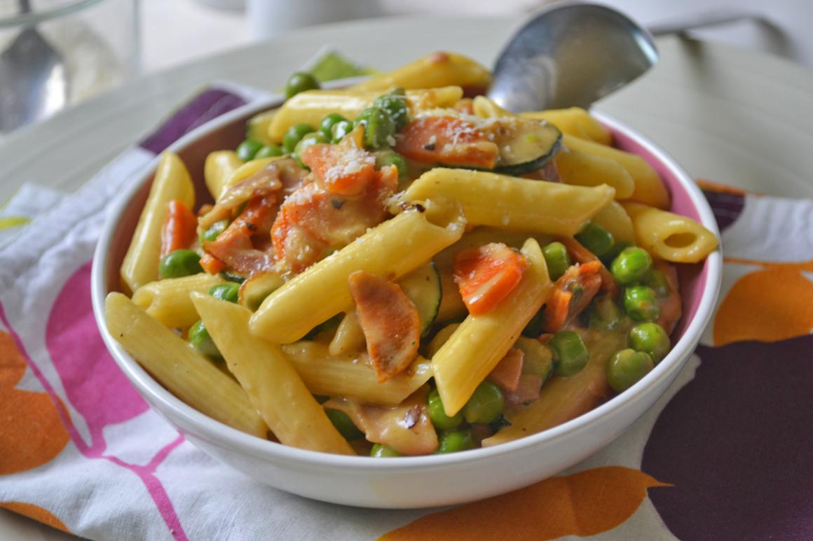 Pasta mit Gemüse-Erbsen-Sauce