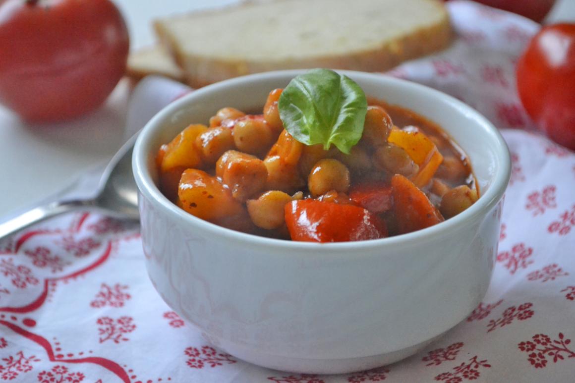 Vegetarisches Gulasch mit Kichererbsen