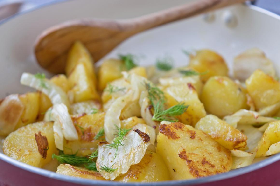 Gebratene Kartoffeln mit Fenchelgemüse aus dem Wok