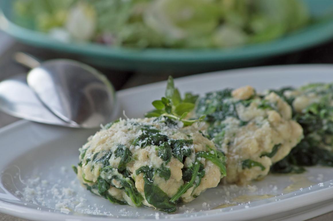 Würzige Spinattaler mit Knoblauch