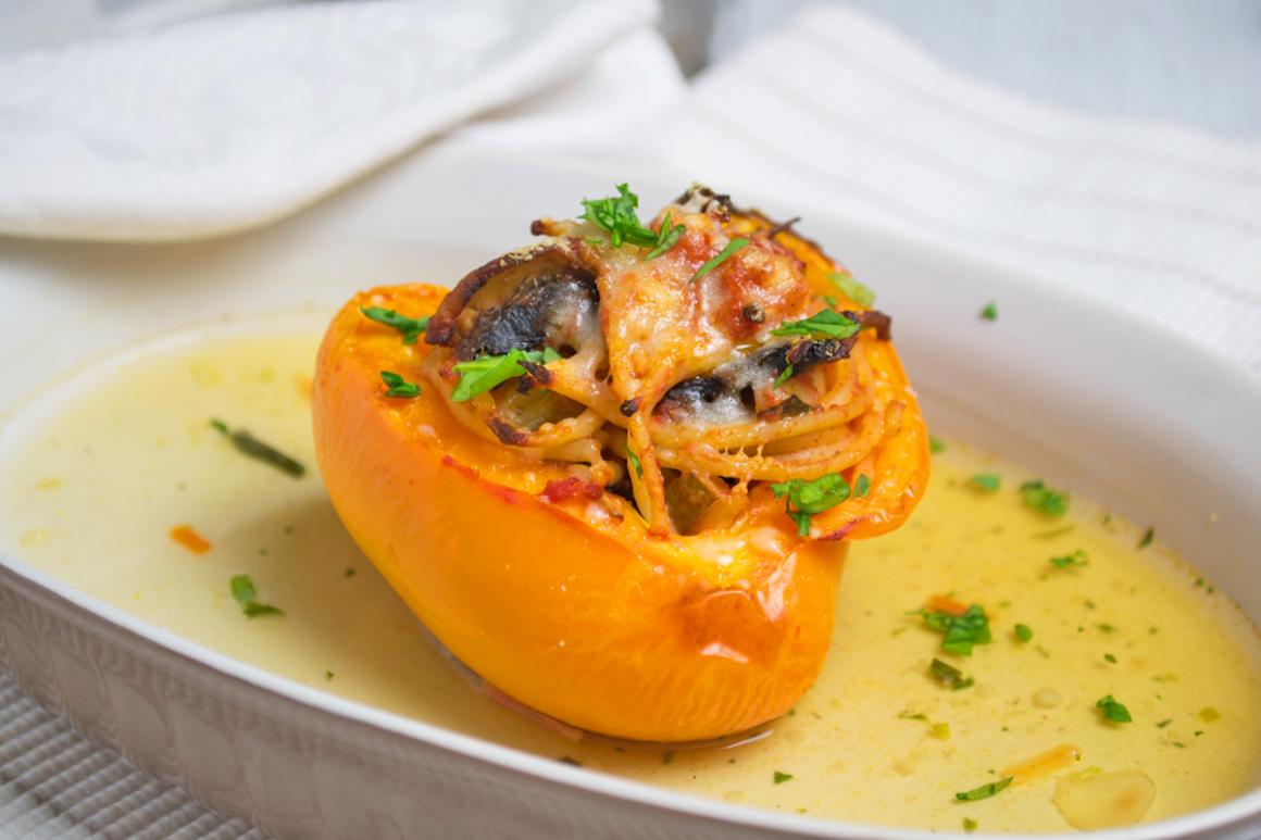 Gefüllte Spaghetti-Ofenpeperoni