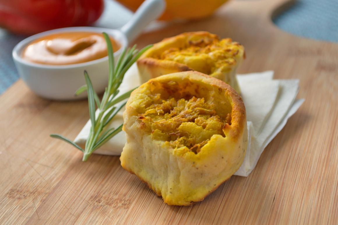Gerollter Kartoffelteig mit Sauerkrautfüllung und Peterli