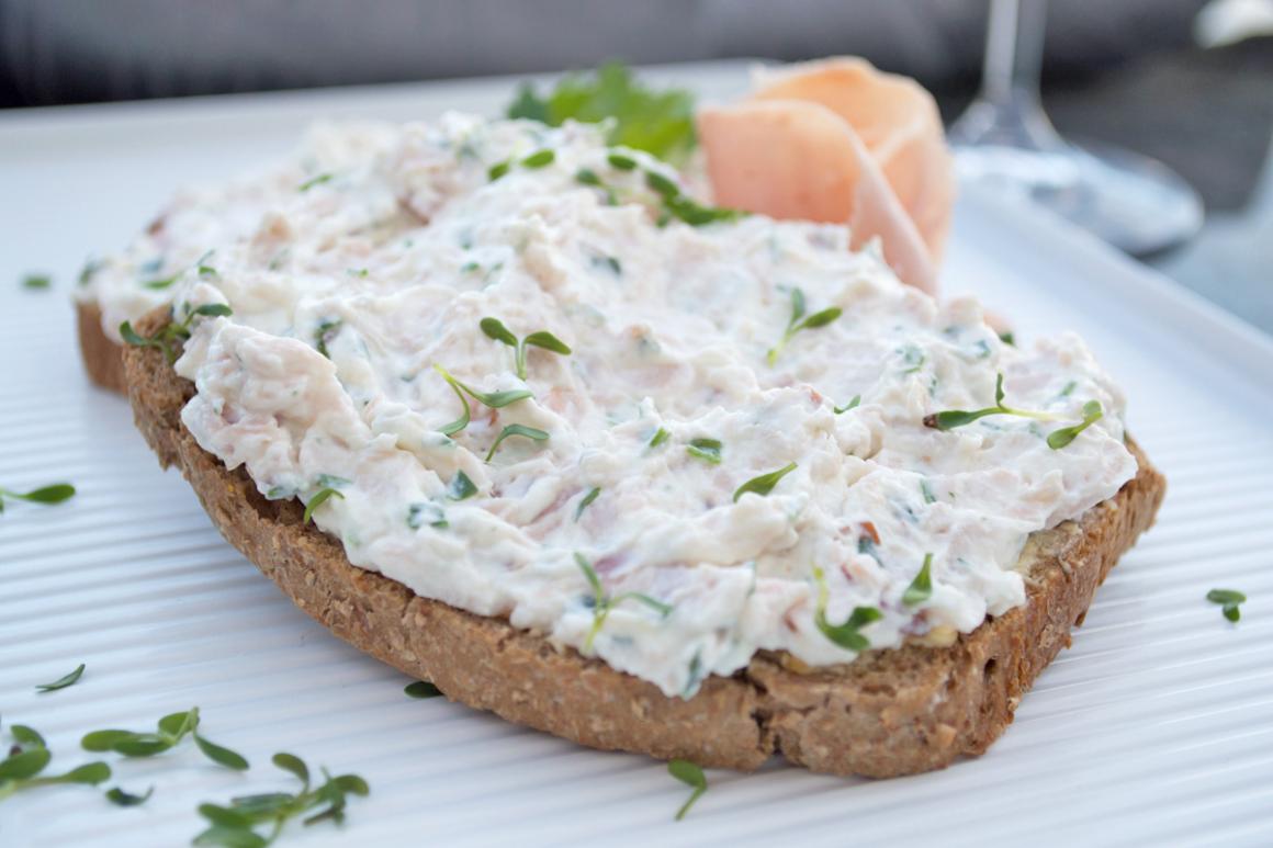 Quarkcreme mit Weisswein und Schinken