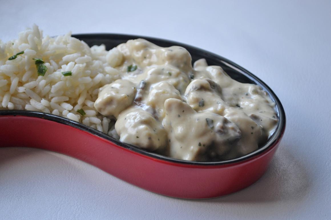 Rahmgeschnetzeltes mit Rösti oder Reis