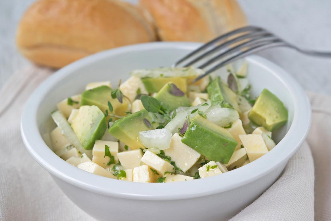 Käsesalat mit Kräutern
