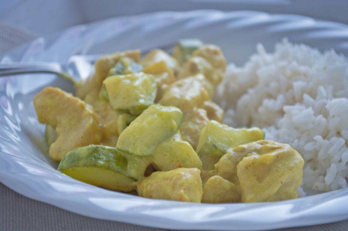 Puten-Curry mit Gurken