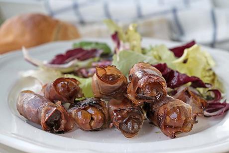 Datteln mit Speck