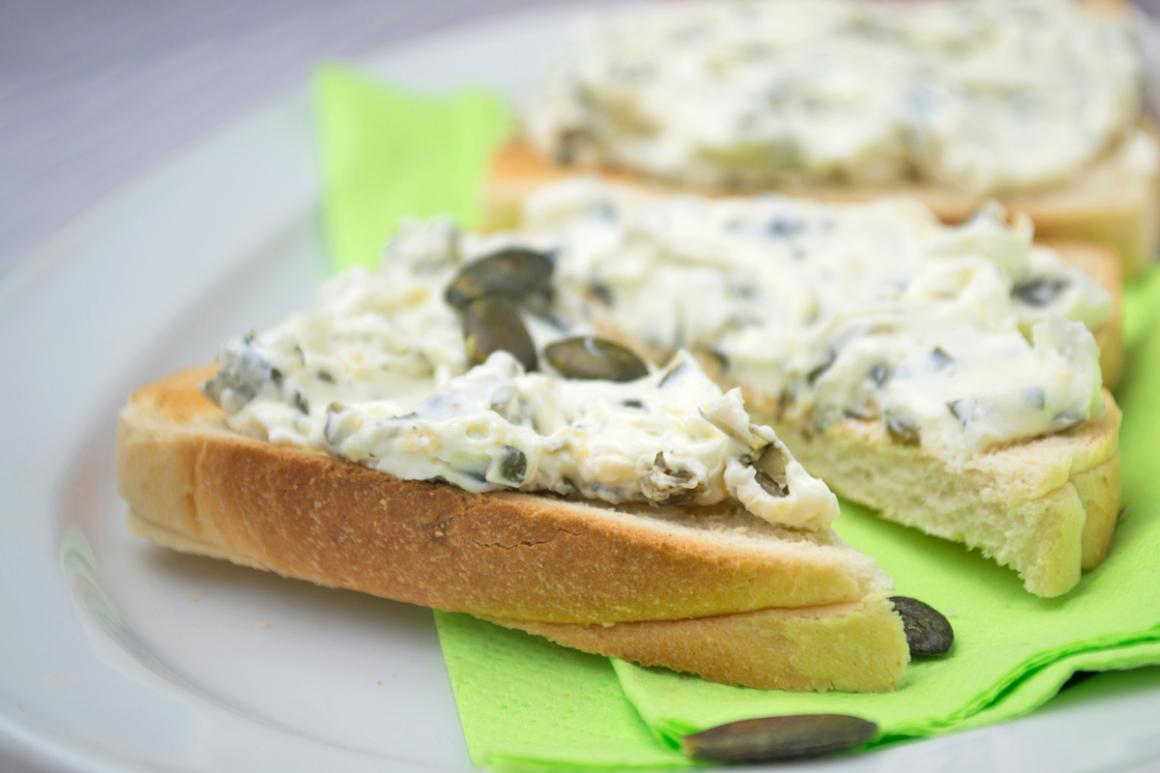 Toast mit Steirischem Kürbiskernaufstrich