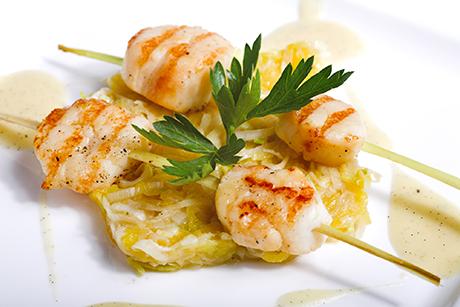 Gegrillte Fischspiesse